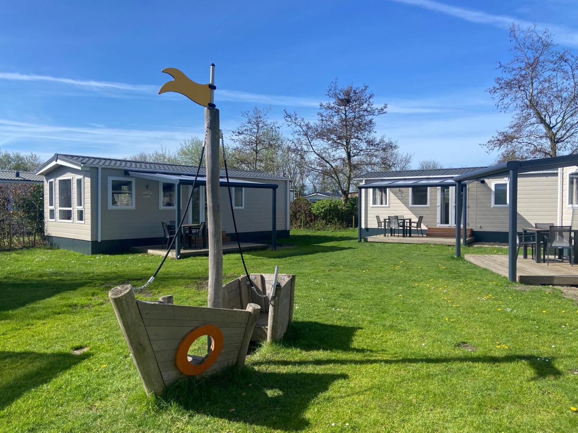Camping De Duinhoeve Chalet Vogel Not For Companies Nieuw-Haamstede Exteriör bild